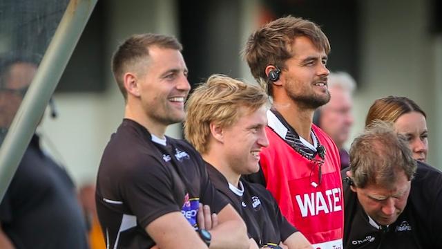 Hugo, à gauche, est souriant devant ses nouvelles fonctions. 